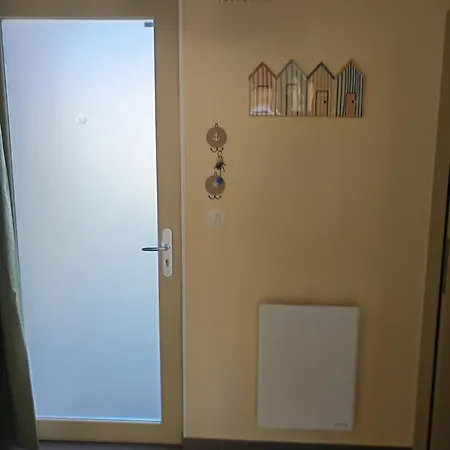 L'opaline, Ravissante Maison Familiale, Nyaraló