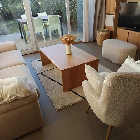 L'opaline, Ravissante Maison Familiale, Nyaraló